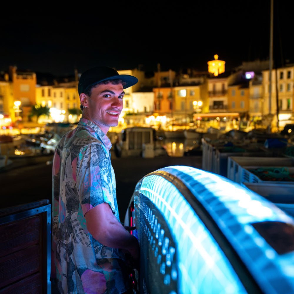 Aqua Marina Glow Bt 24Gl All Around Isup With Ambient Light System And Safety Leash 10Ft Sak48269 285977