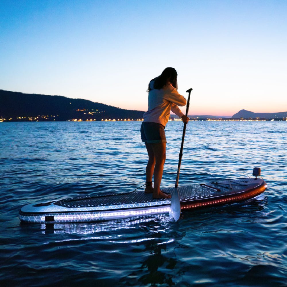 Aqua Marina Glow Bt 24Gl All Around Isup With Ambient Light System And Safety Leash 10Ft Sak48269 439900